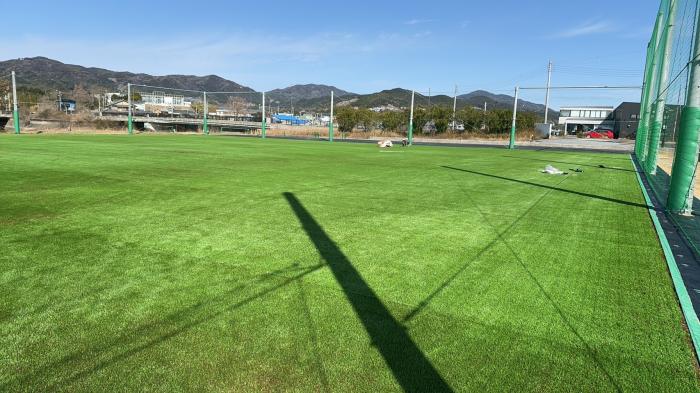 兵庫県淡路市の生穂新島運動公園多目的広場に環境芝敷設しました。